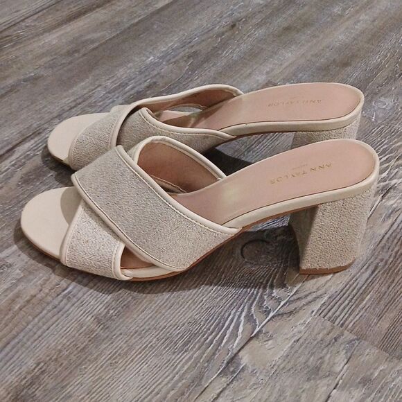 Ann Taylor Factory light beige cross over strap block heel sandals Sz 8.5 EUC - Picture 3 of 9
